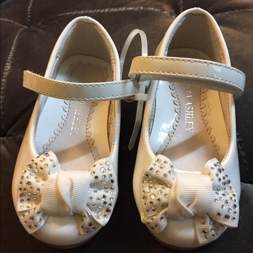 NEW Girls White Dress Shoes